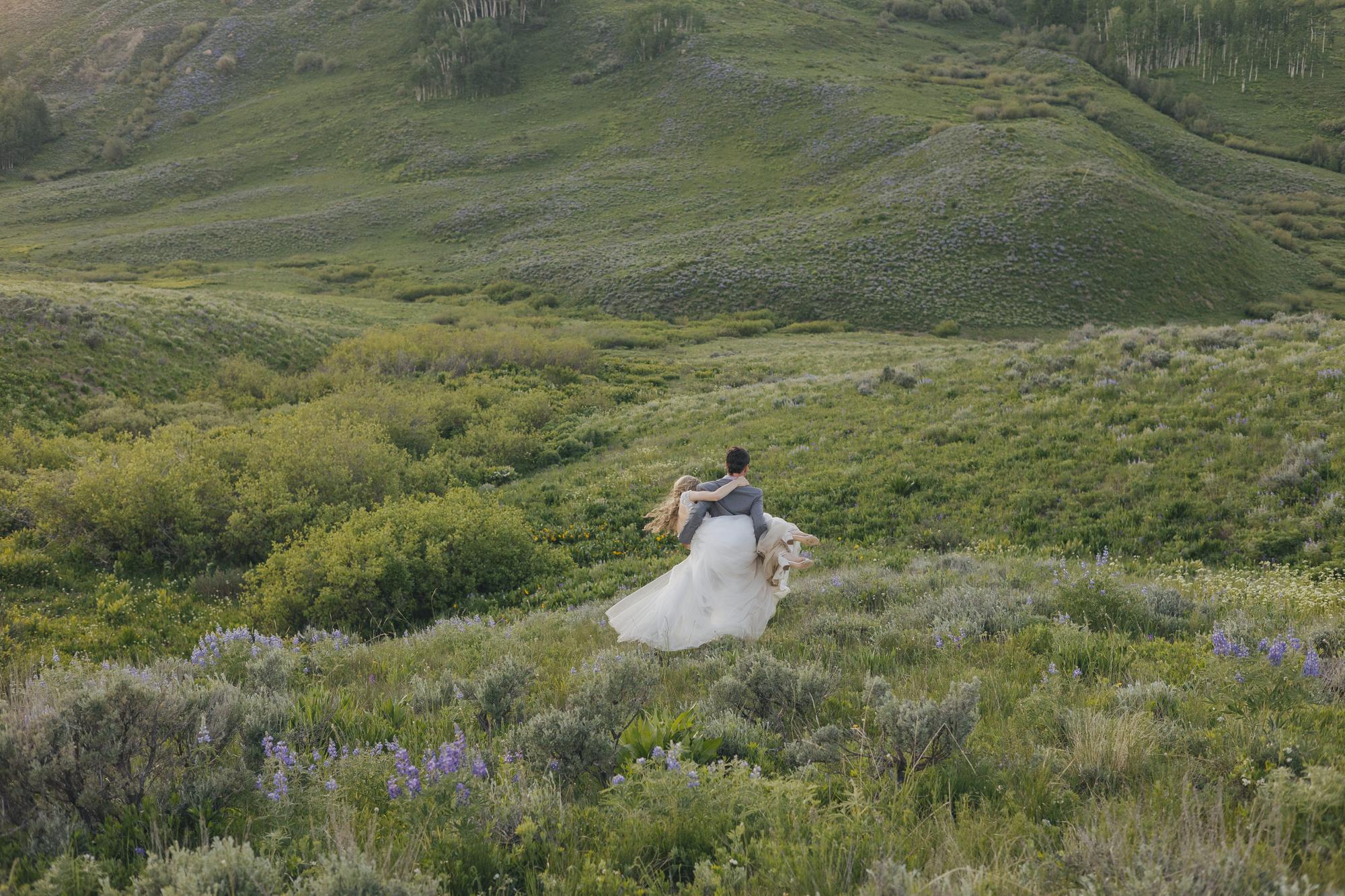 photojournalism of wedding in crested butte