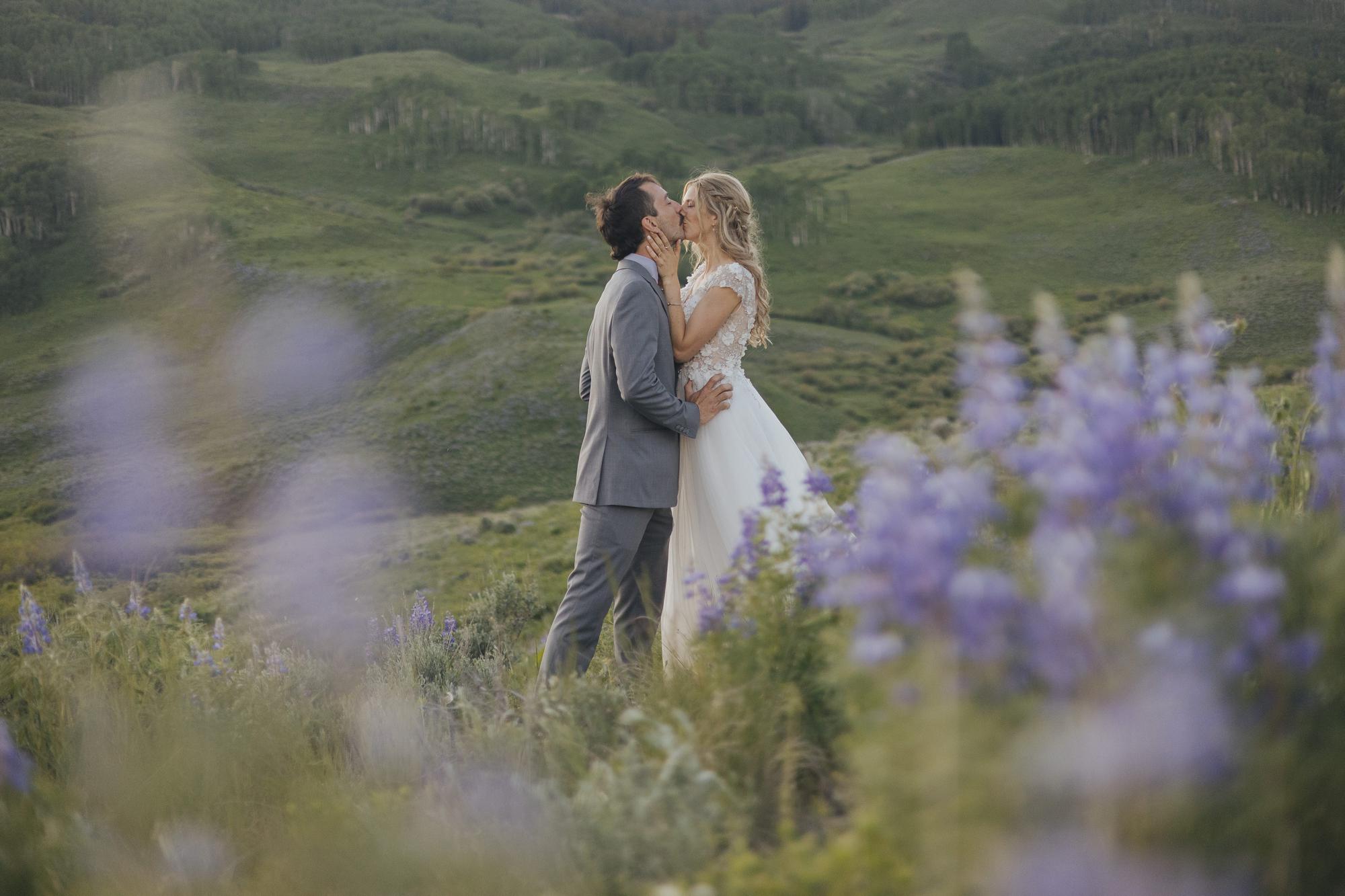 photojournalism of wedding in crested butte