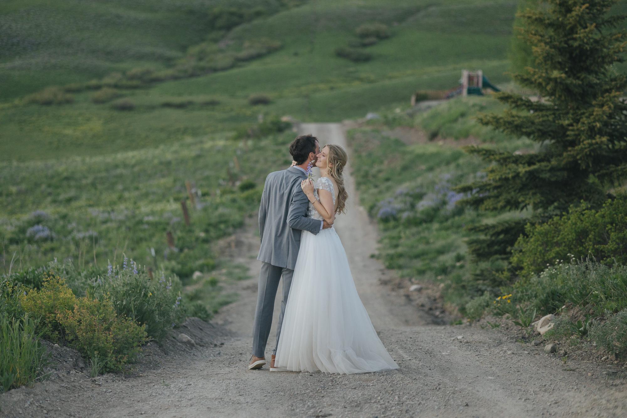 photojournalism of wedding in crested butte