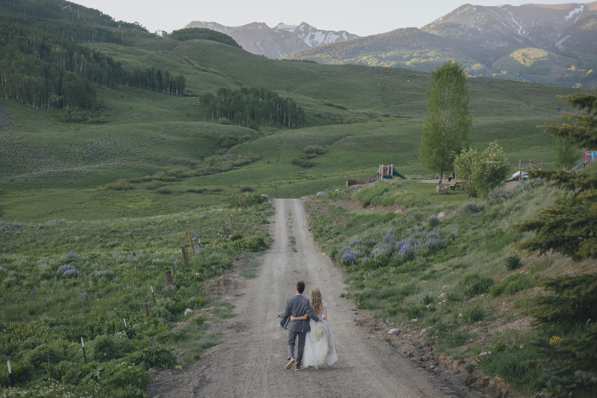 photojournalism of wedding in crested butte